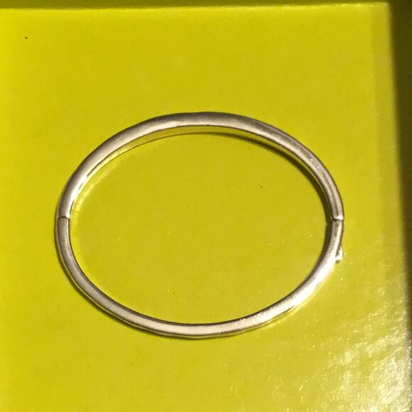 Very lovely Kendra Scott gold tone bracelet with box - Picture 5 of 12